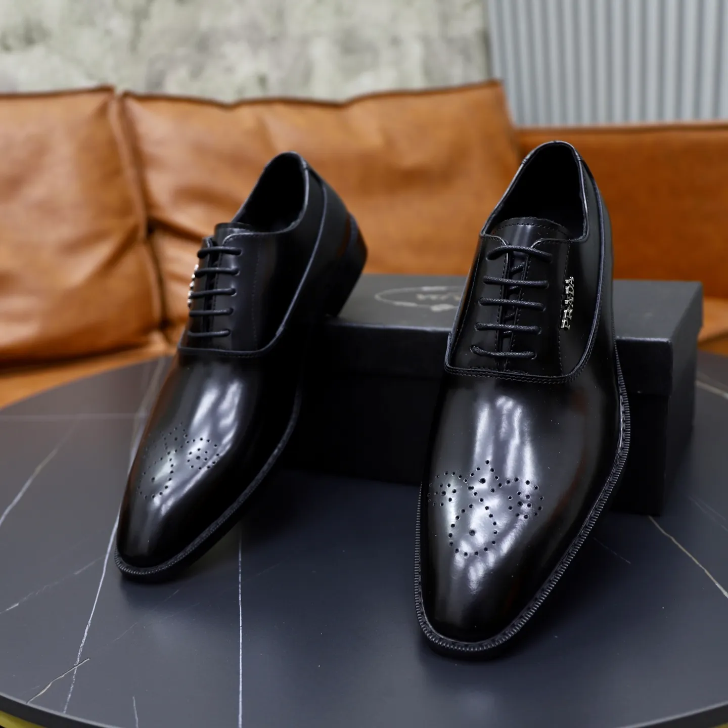 Ex-factory price: 540💰🙅‍♂️🙅‍♂️🙅‍♂️ Brand: PRADA Standard code: Men's code 38-44 (45 can be customized) Grade: Same style as the official website Original order quality Material: Original cowhide surface Comfortable cowhide lining Original outsole Style category: Men's fashionable casual leather shoes Distinguished big-name luxury elements Top luxury Color: actual picture color